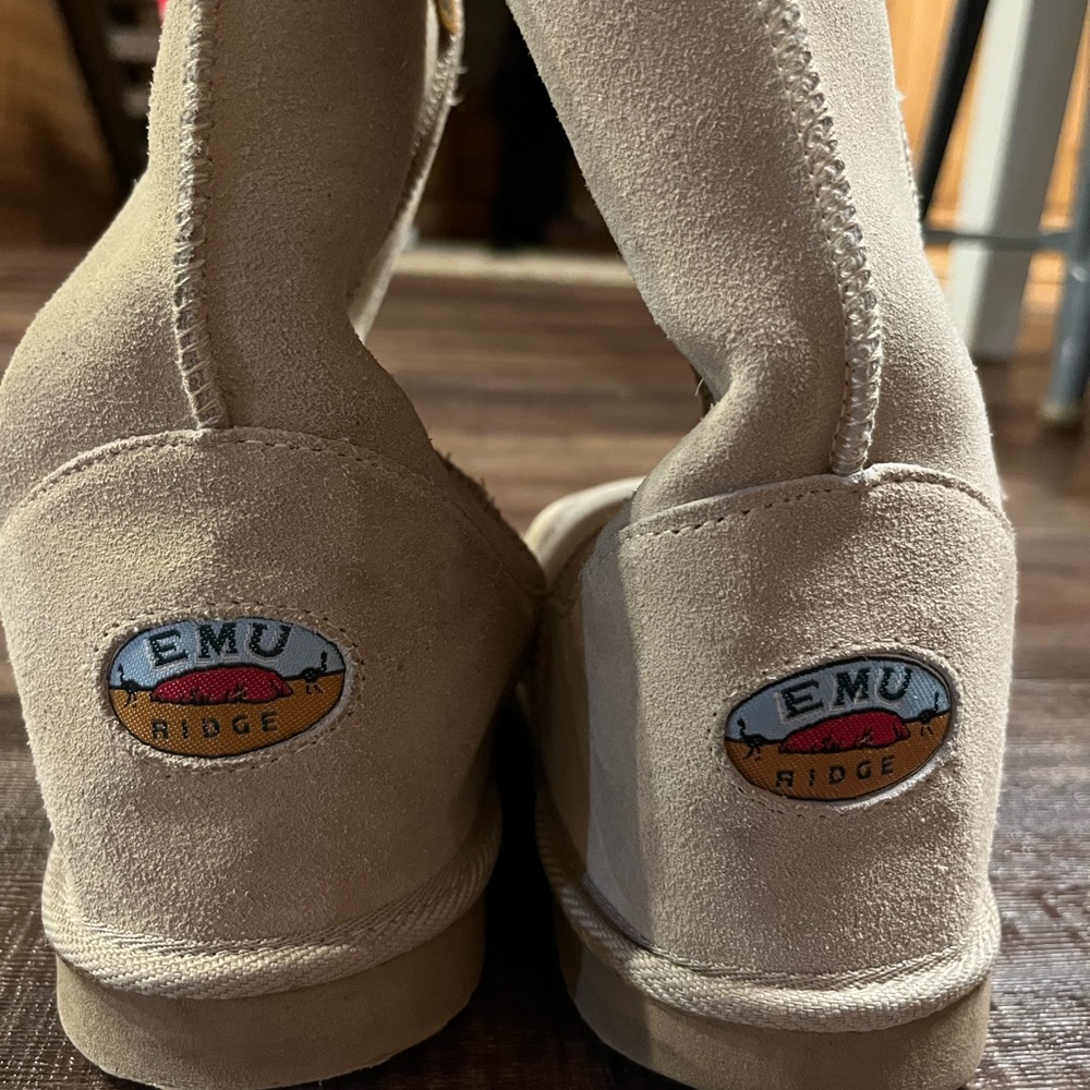 Emu Ridge tan fuzzy boots - Picture 4 of 6